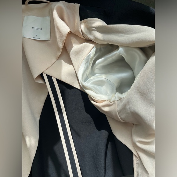 Oversized lightweight Wilfred (Aritzia) black blazer - Picture 10 of 14